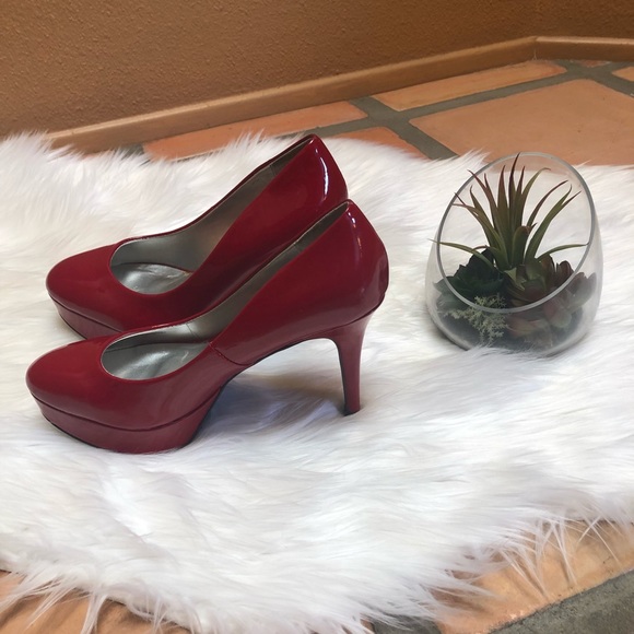 Red Heels - Picture 3 of 3